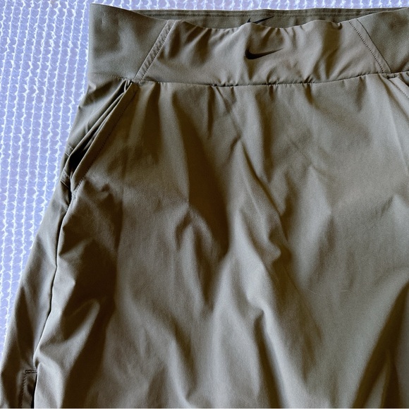 NWT♥️NIKE $75 BLISS SKORT SKIRT XS ARMY GREEN 2 POCKET GOLF TENNIS WORKOUT RUN - Picture 4 of 9